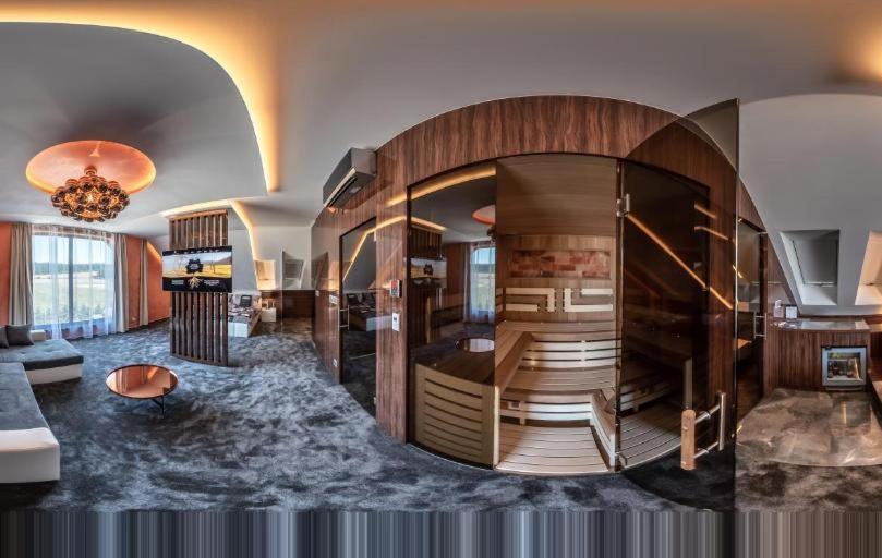 Отель Aroma Gold Dolni Bousov Экстерьер фото