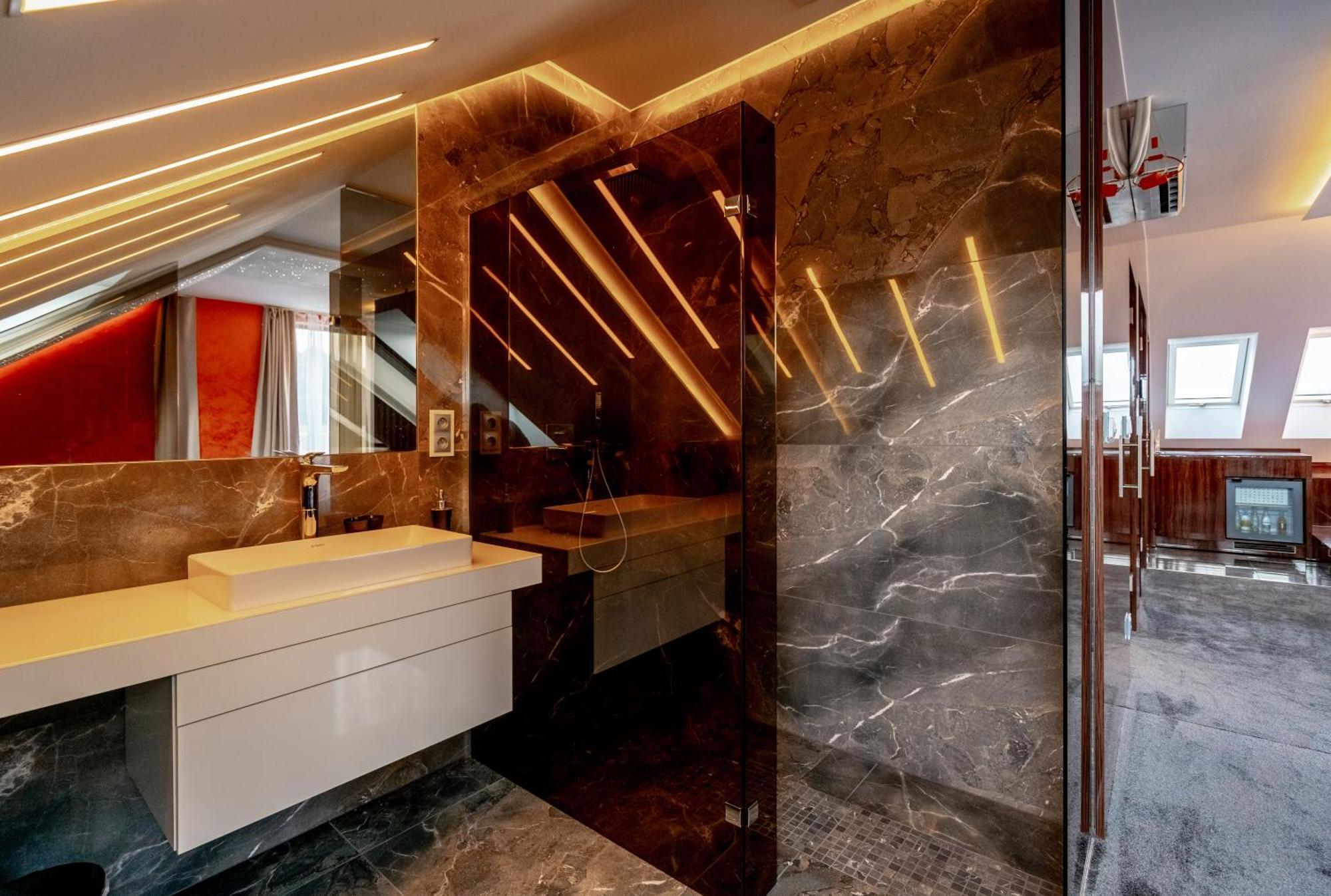 Отель Aroma Gold Dolni Bousov Экстерьер фото